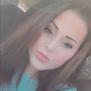 Meet your Posher, Chloe